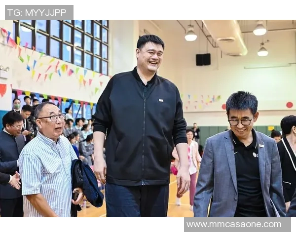 姚明的篮球之路与国内恩师的深厚情谊与指导历程 姚明的篮球之路与国内恩师的深厚情谊与指导历程