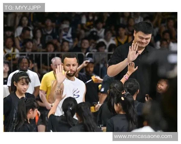 姚明最新秀展现篮球魅力与个人风采引发热议与关注 姚明最新秀展现篮球魅力与个人风采引发热议与关注