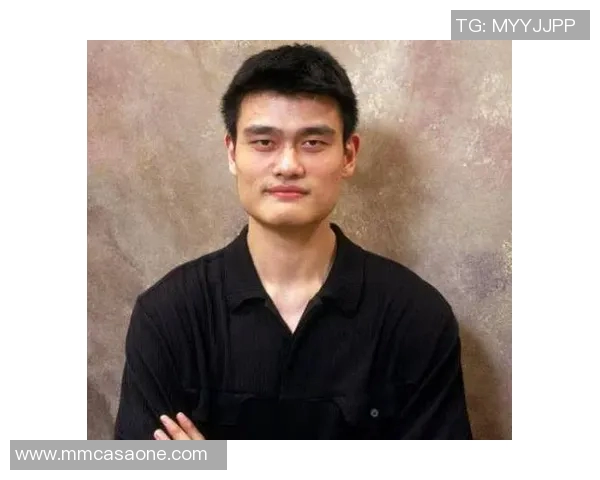 卢鹏程与姚明的传奇故事:从篮球场到人生巅峰的奋斗与友谊 卢鹏程与姚明的传奇故事:从篮球场到人生巅峰的奋斗与友谊