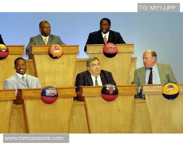 姚明与老大携手共创篮球传奇的辉煌岁月与友谊故事 姚明与老大携手共创篮球传奇的辉煌岁月与友谊故事