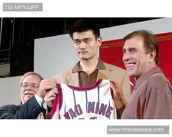 姚明退役感人瞬间回顾篮球传奇生涯的辉煌与泪水