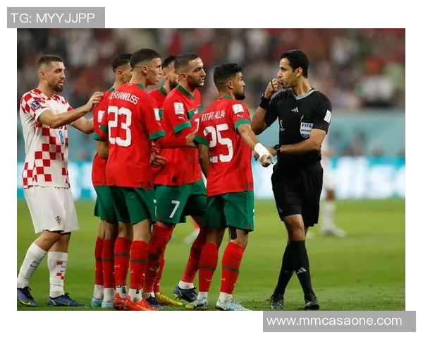 190厘米足球明星的传奇之路与场上风采揭秘 190厘米足球明星的传奇之路与场上风采揭秘