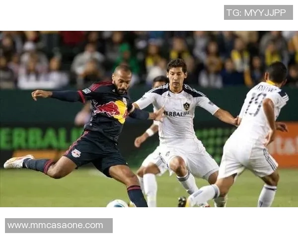 足球明星转脸高清图片合集展现运动员魅力与风采的精彩瞬间 足球明星转脸高清图片合集展现运动员魅力与风采的精彩瞬间