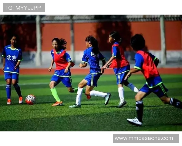 探索女生足球明星的成长之路精彩采访与比赛瞬间全记录