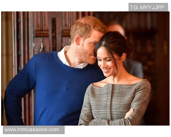 足球明星与妻子甜蜜互动瞬间展现幸福生活的温馨画面 足球明星与妻子甜蜜互动瞬间展现幸福生活的温馨画面